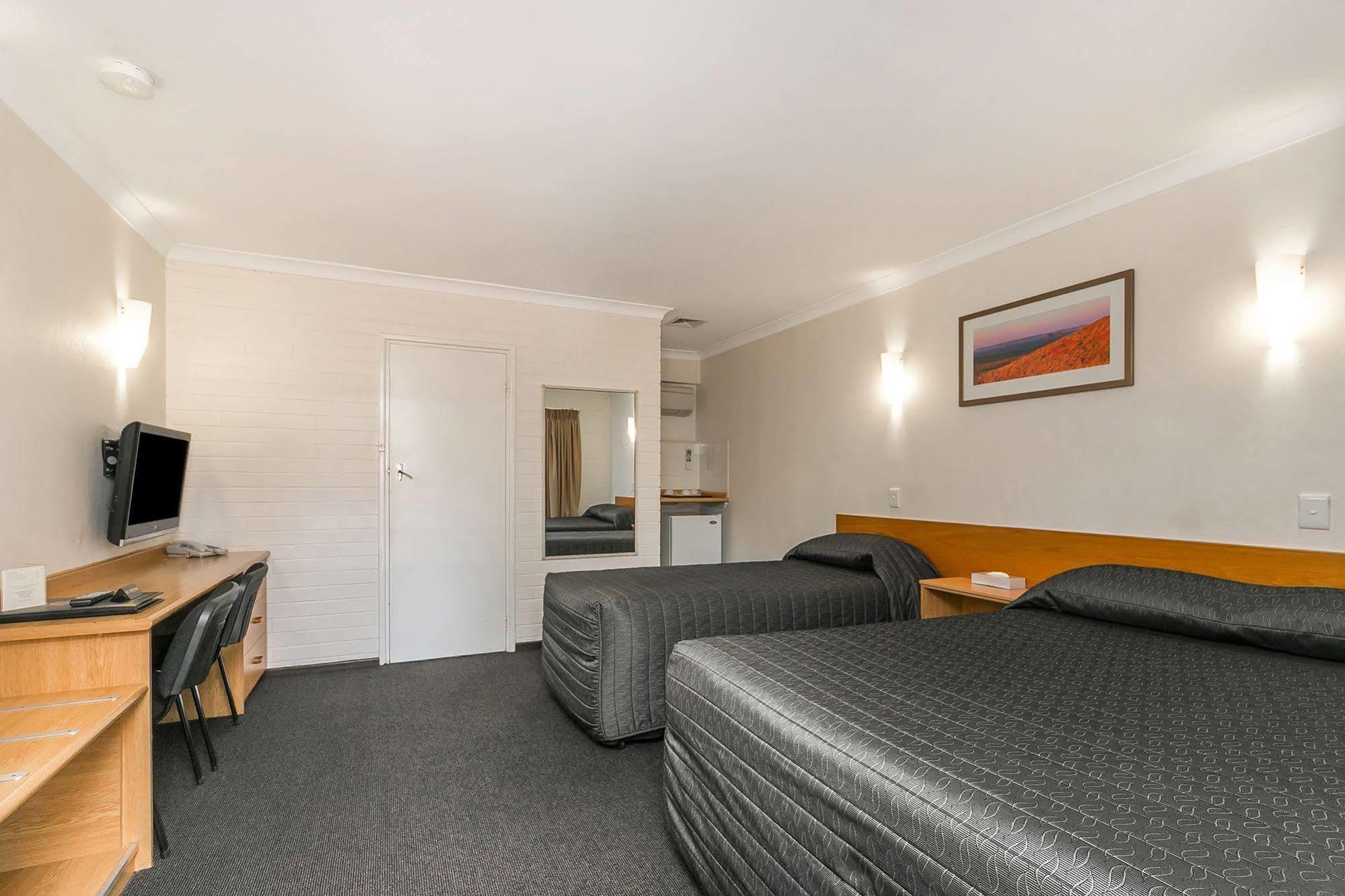 Flag Motor Lodge Perth Exterior photo