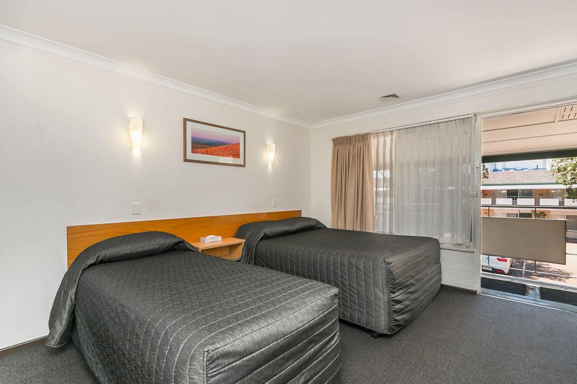 Flag Motor Lodge Perth Exterior photo