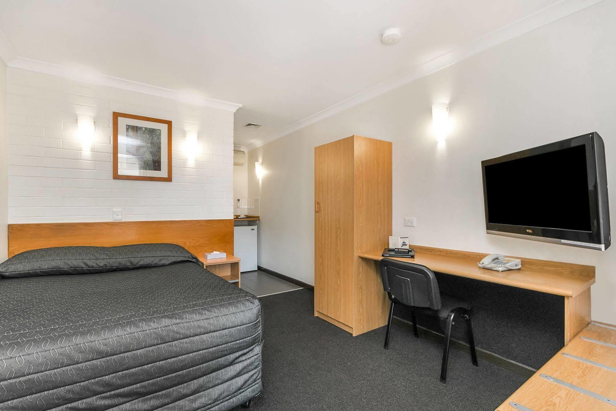 Flag Motor Lodge Perth Exterior photo